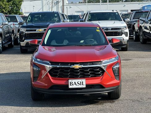 Used 2024 Chevrolet Trax LS w/ LS Convenience Package FWD image 9