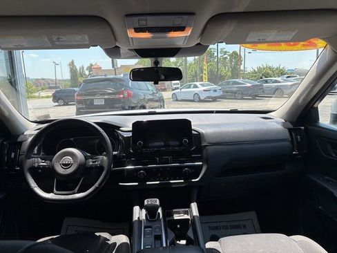 Used 2024 Nissan Pathfinder SV FWD image 7