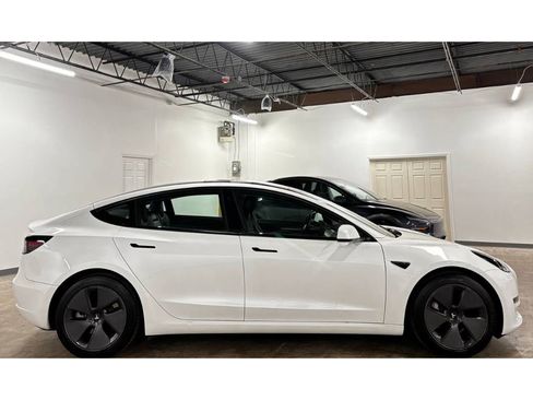 Used 2023 Tesla Model 3 Standard Range image 10