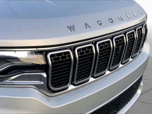 Used 2023 Jeep Wagoneer Series III w/ Premium Group I AWD/4WD image 28