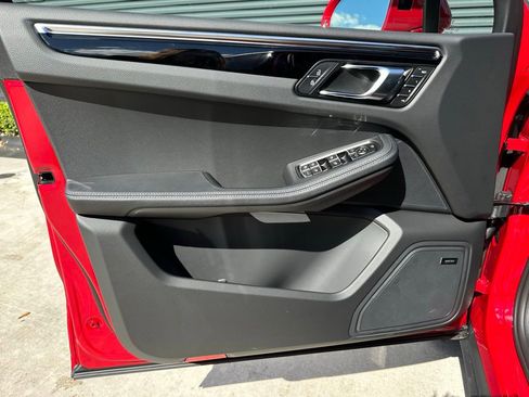 Used 2026 Porsche Macan image 19