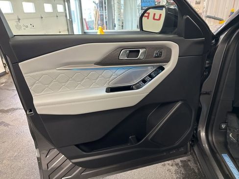 New 2026 Ford Explorer Platinum image 16