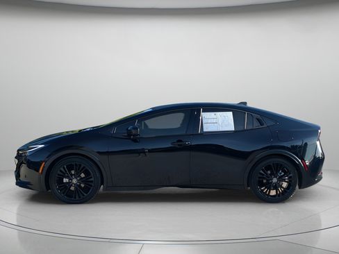 Used 2026 Toyota Prius FWD image 43