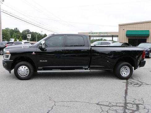 Used 2025 RAM 3500 Laramie AWD/4WD image 2