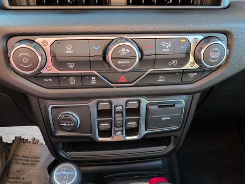 Certified 2025 Jeep Wrangler Sport image 23