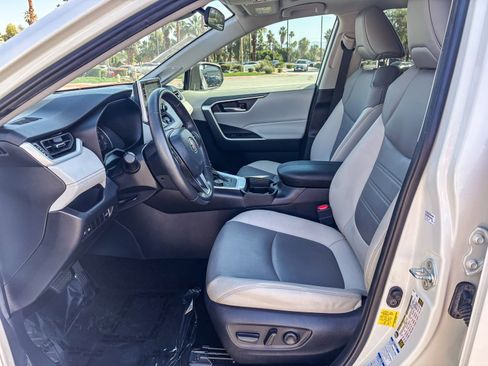 Used 2021 Toyota RAV4 XLE Premium AWD/4WD image 20