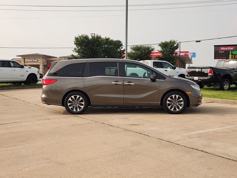 Used 2023 Honda Odyssey EX-L image 7