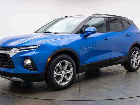 Used 2025 Chevrolet Blazer LT image 3