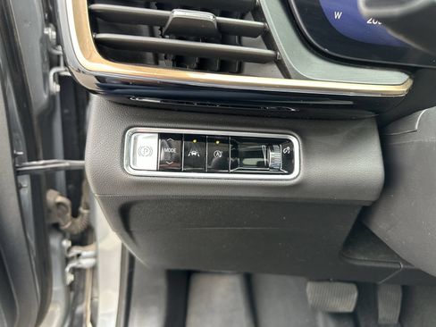 Used 2025 Buick Envision Avenir AWD/4WD image 18