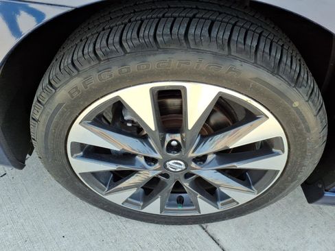 Used 2019 Nissan Sentra SR FWD image 5