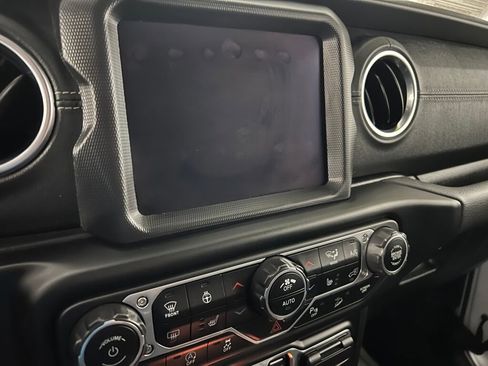 Used 2021 Jeep Wrangler Unlimited Sahara w/ Uconnect 4C Nav & Sound Group image 8