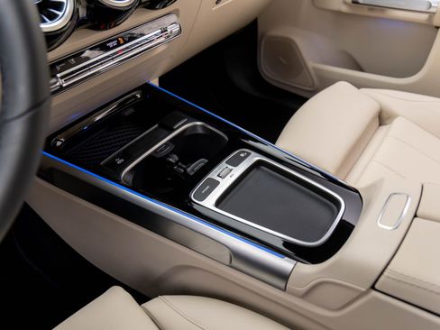 New 2025 Mercedes-Benz GLB 250 4MATIC image 12
