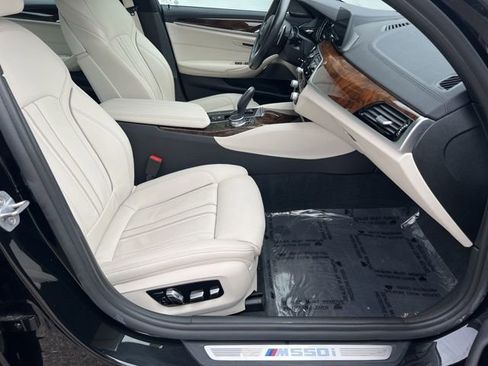 Used 2018 BMW M550i xDrive image 18