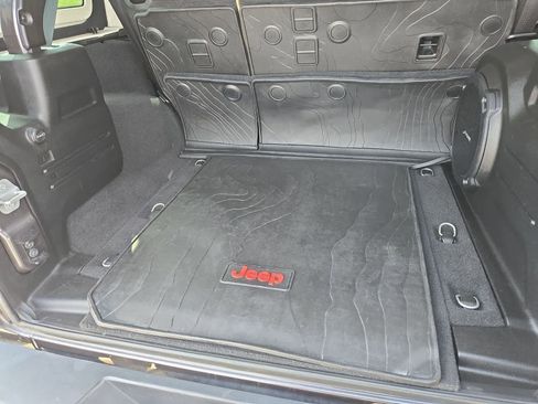 Used 2018 Jeep Wrangler Unlimited Sahara AWD/4WD image 31