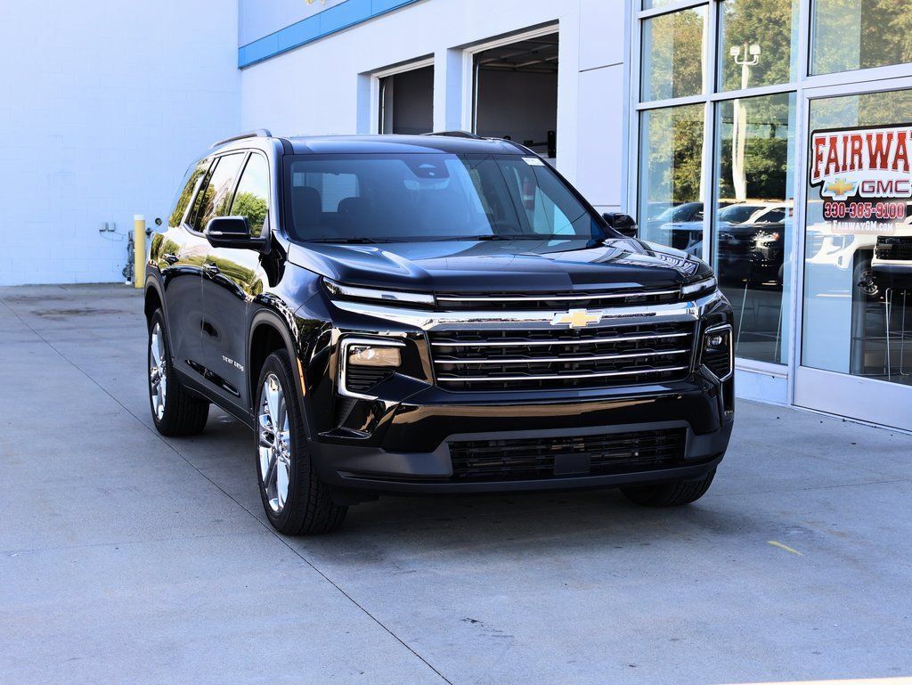 New 2026 Chevrolet Traverse LT w/ Driver Confidence Package FWD image 2