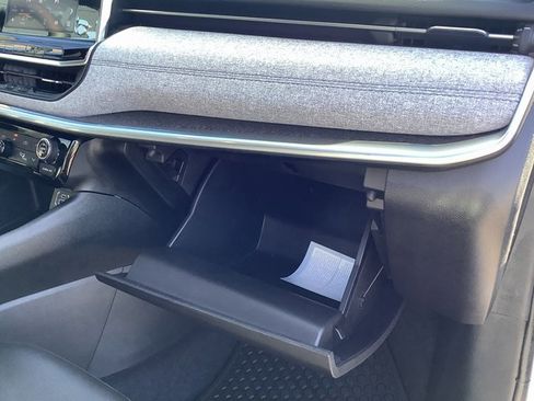 Used 2025 Jeep Compass Latitude w/ Convenience Group image 38