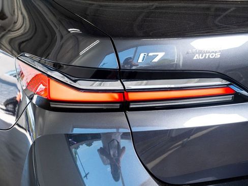 Used 2024 BMW i7 xDrive60 image 23