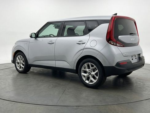 Used 2025 Kia Soul LX w/ LX Technology Package FWD image 6