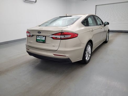 Used 2019 Ford Fusion SE image 9