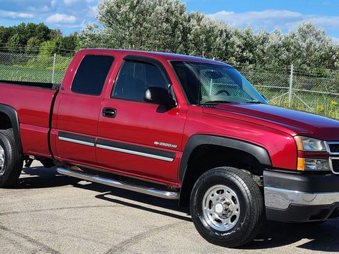 Used 2006 Chevrolet Silverado 2500 LT w/ Snow Plow Prep Package AWD/4WD image 2
