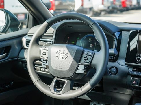 Used 2026 Toyota Camry SE FWD image 19