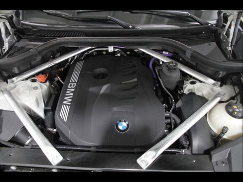 Used 2024 BMW X5 xDrive40i w/ M Sport Package image 19