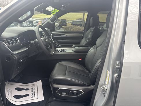 Used 2024 Jeep Wagoneer L Series II image 12