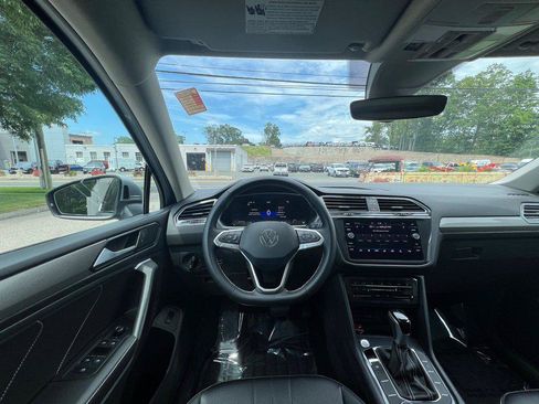 Certified 2024 Volkswagen Tiguan SE w/ Panoramic Sunroof Package AWD/4WD image 20