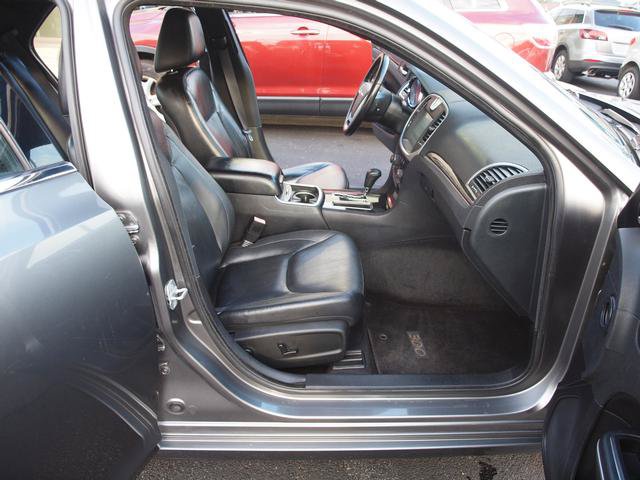 Used 2011 Chrysler 300 Limited RWD image 6
