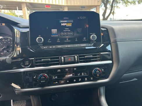 Used 2025 Nissan Pathfinder SV image 18