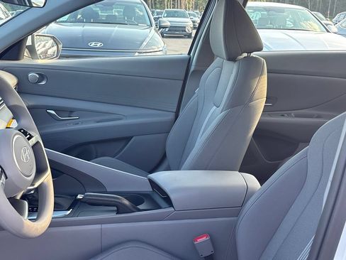 New 2026 Hyundai Elantra SE FWD image 4