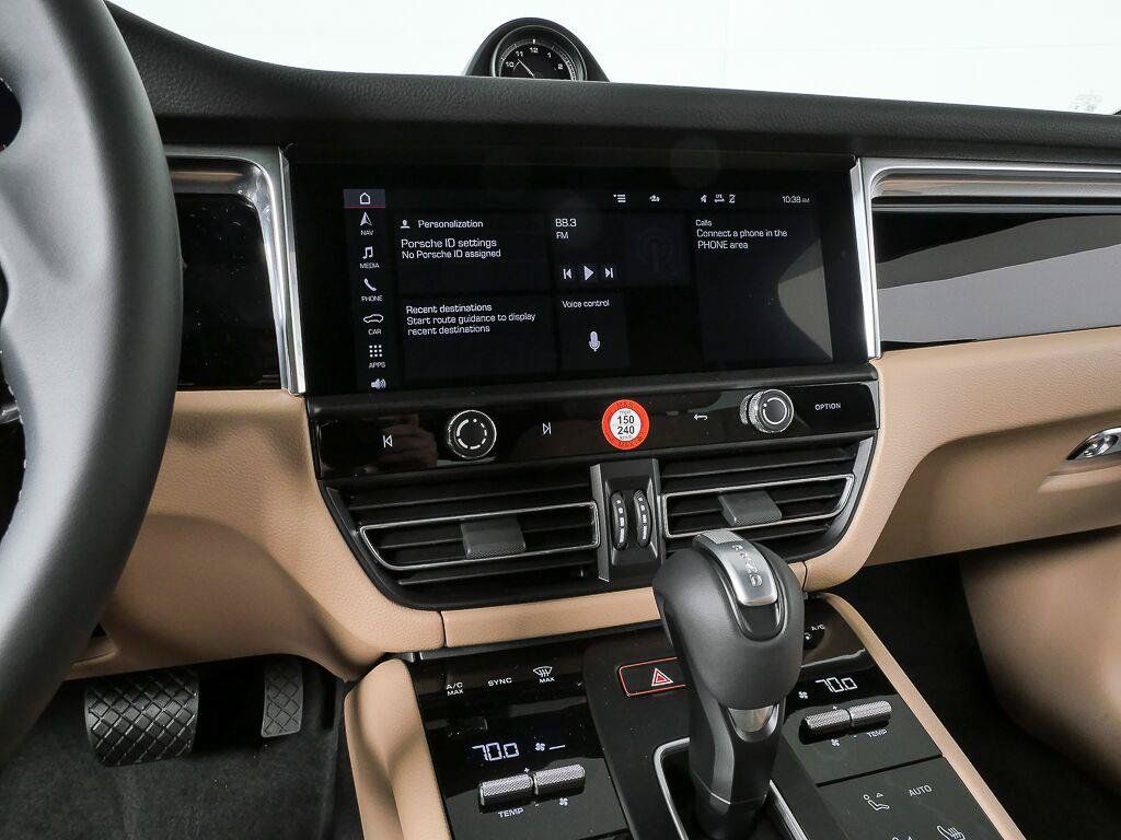 Certified 2026 Porsche Macan AWD/4WD image 12