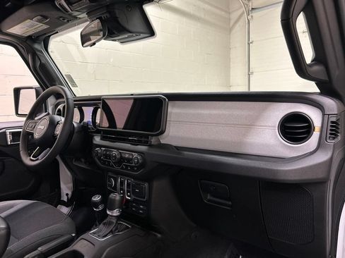 Used 2024 Jeep Wrangler Sport AWD/4WD image 17