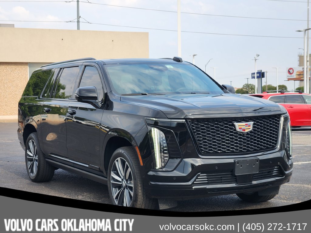 Used 2025 Cadillac Escalade ESV Sport AWD/4WD image 2