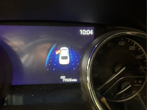 Used 2020 Toyota Camry XLE w/ Sunroof Package FWD image 8