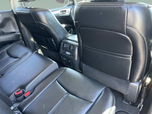 Used 2019 Nissan Pathfinder SL image 18