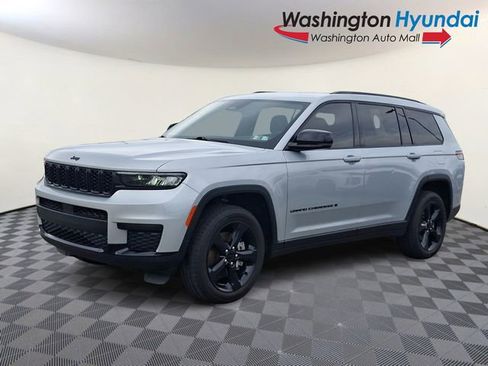 Used 2022 Jeep Grand Cherokee L Laredo image 3