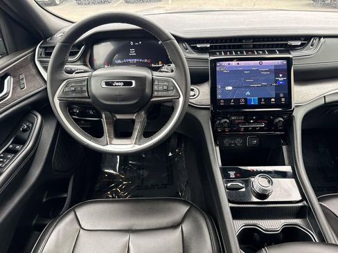 Used 2024 Jeep Grand Cherokee Limited image 12