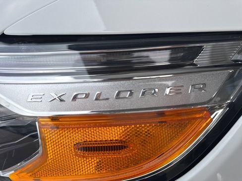 Certified 2022 Ford Explorer Limited w/ Equipment Group 301A image 15