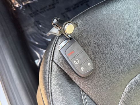 Used 2025 Jeep Compass Limited image 22