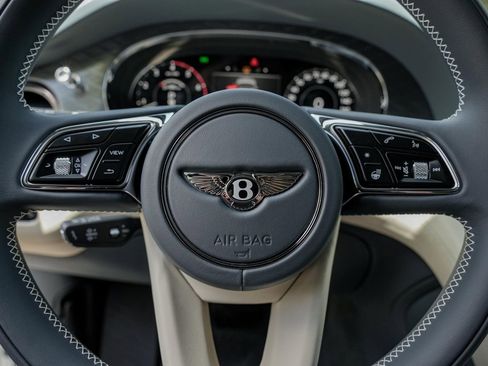 New 2025 Bentley Bentayga image 24