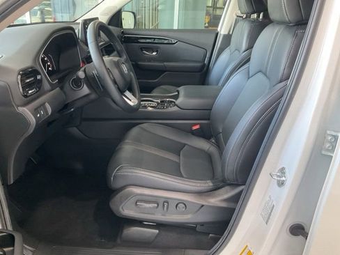 Certified 2025 Honda Pilot Touring image 4
