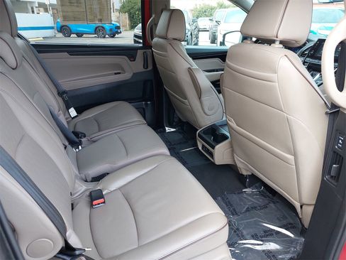 Used 2023 Honda Odyssey Elite image 11