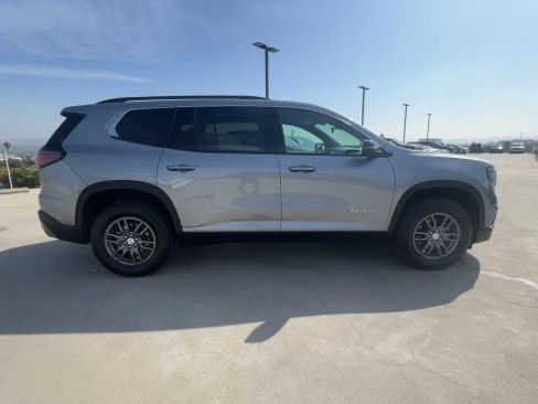 Used 2025 GMC Acadia Elevation image 9