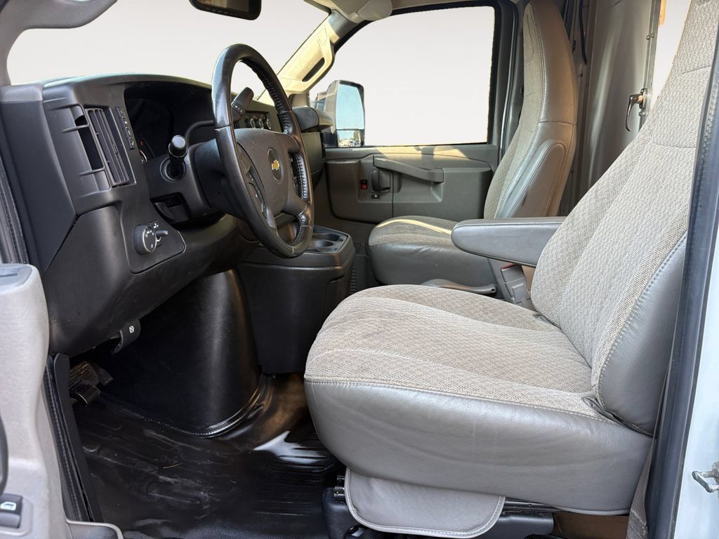 Used 2022 Chevrolet Express 3500 w/ Power Convenience Package RWD image 9