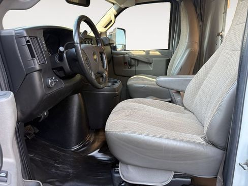 Used 2022 Chevrolet Express 3500 w/ Power Convenience Package RWD image 9