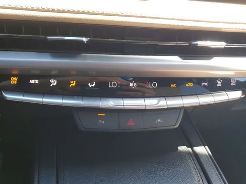 Used 2025 Cadillac XT4 Premium Luxury FWD image 28