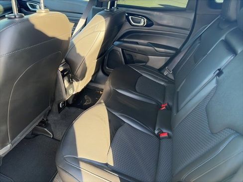 Used 2025 Jeep Compass Latitude w/ Altitude Special Edition image 11