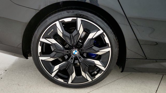 Used 2027 BMW i5 eDrive40 w/ M Sport Package RWD image 84