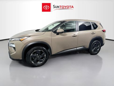 Used 2025 Nissan Rogue SV FWD image 9